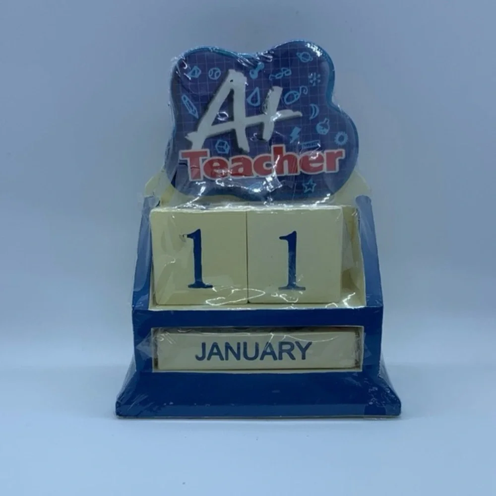 A+ Teacher Wooden Desk Calendar NWOT Teacher Gift 🍎🎁